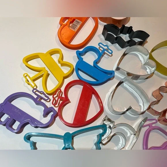 Vintage Cookie Cutter Set - Picture 2 of 5